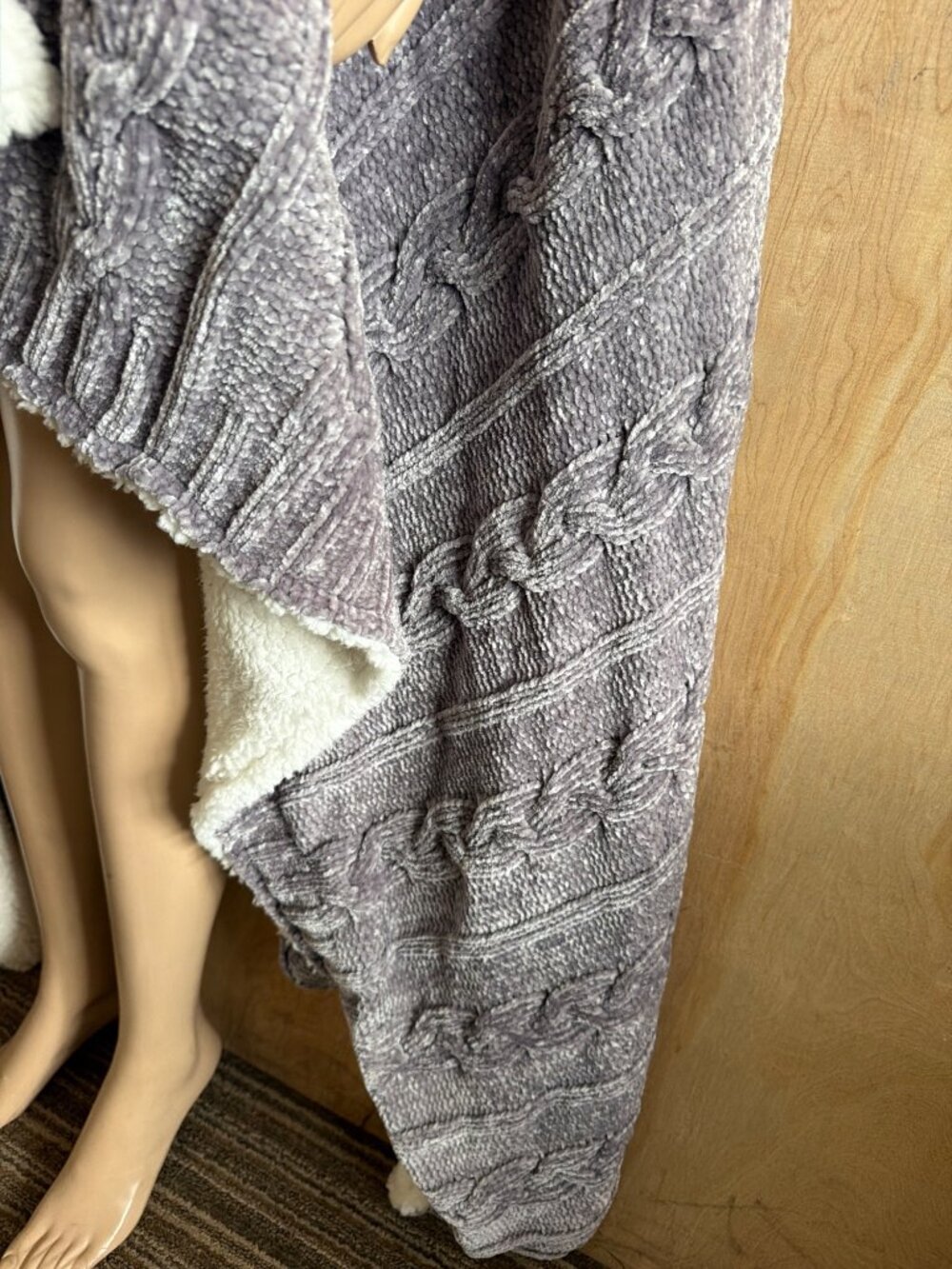 Soft Surroundings Chenille Sherpa Wearable Hooded Cable Knit Throw 46 x 78 - Picture 13 of 14